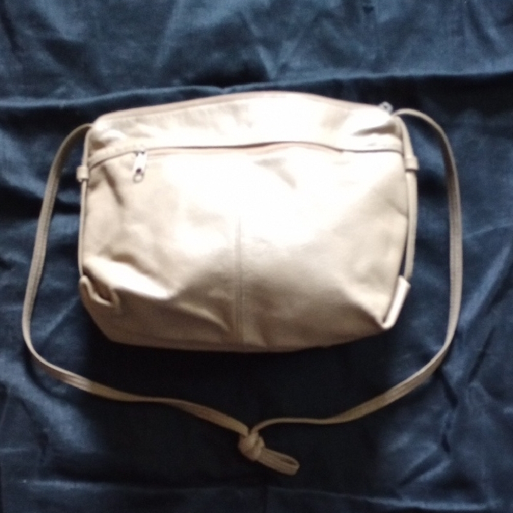Elegant Tan Leather Shoulder Bag
